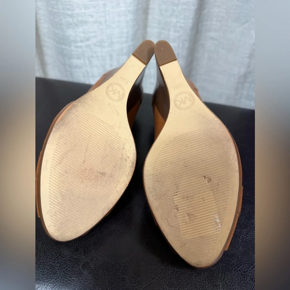 Michael Kors Tan Leather Peep-Toe Wedge Heels Gold MK Logo Size 10M - Picture 6 of 6